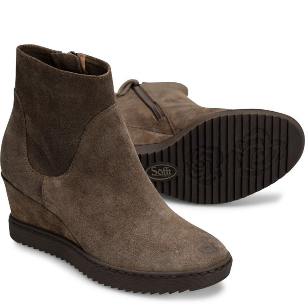 NWT AQUA Sofft Shary Waterproof Suede Side Zip Wedge Booties size 9.5